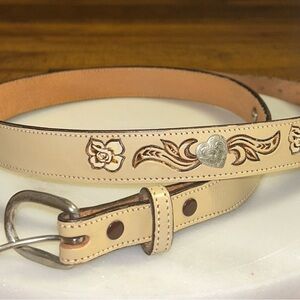 Dun Dee ~ Vintage ~ Small ~ Cream ~ Tooled Heart Leather Belt W/ Heart Conchos